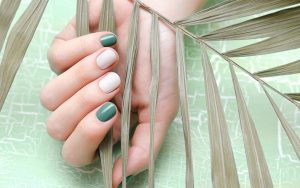 Lee más sobre el artículo Ventajas de la manicura con esmaltado permanente